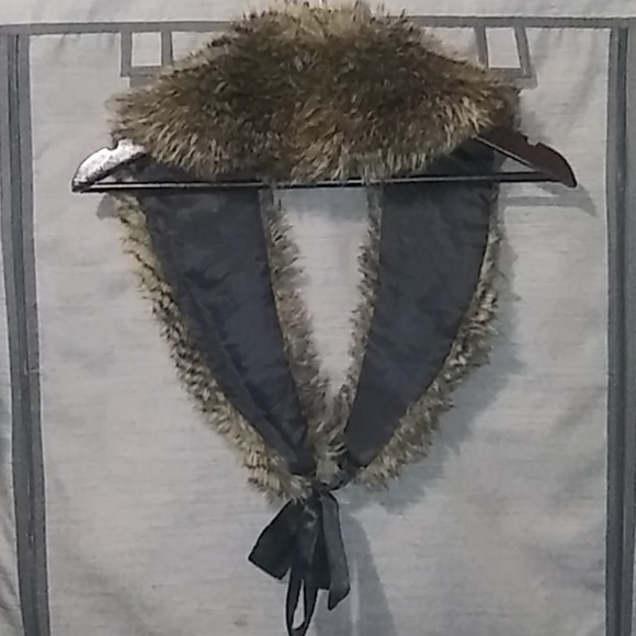 Faux fur stole - Picture 2 of 3